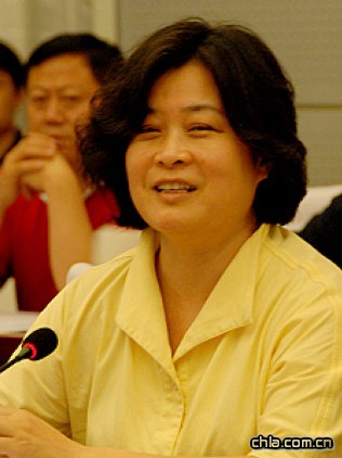 建設(shè)部城建司副司長(zhǎng)陳蓁蓁在會(huì)上講話(huà)