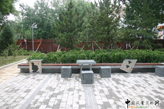 清華東路道路綠化工程棋牌廣場(chǎng)