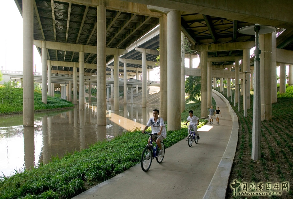 SWA作品：美國(guó)休斯敦市布法羅河濱漫步公園景觀設(shè)計(jì)
