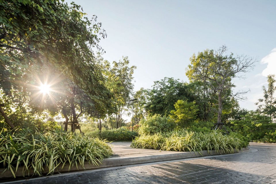 泰國(guó)：高速路旁的鄉(xiāng)土風(fēng)格開(kāi)放型城市公園