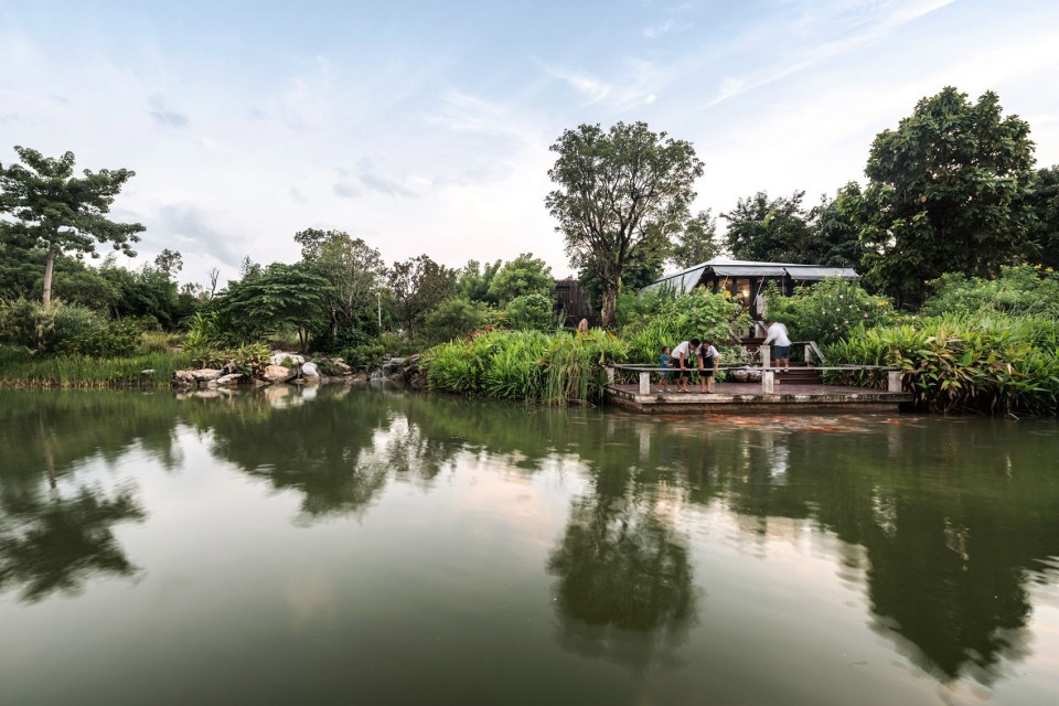 高速路旁的鄉(xiāng)土風格開放型城市公園