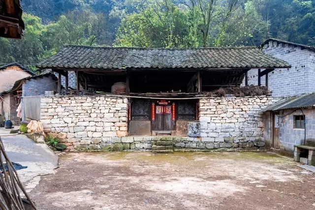 老屋改造，破敗房子變花園別墅