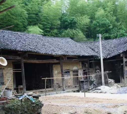 老屋改造，破敗房子變花園別墅