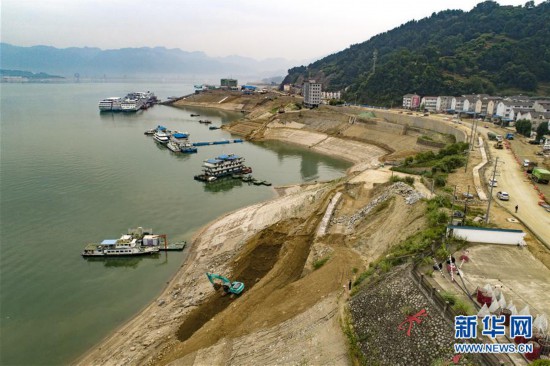 湖北秭歸：庫岸生態(tài)修復忙