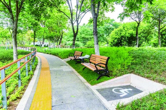 南京市建成首個(gè)無障礙花園