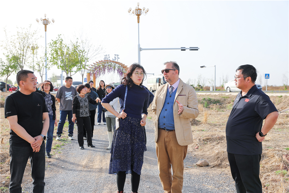 國(guó)際城市與區(qū)域規(guī)劃師學(xué)會(huì)主席埃利塞伊一行到定州考察調(diào)研