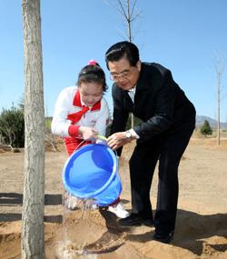 胡錦濤等國家領(lǐng)導(dǎo)人到北京園博園植樹