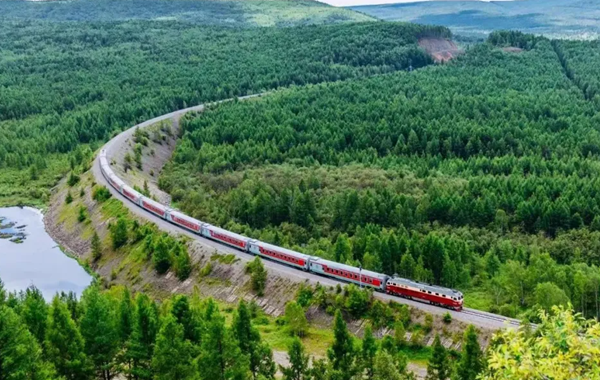搭乘旅游列車 徜徉在中華文明風(fēng)景線上